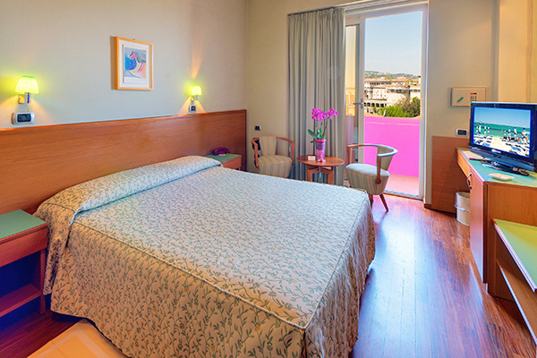 SENBHOTEL - Senigallia Direttamente sul lungomare