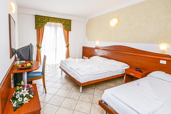 HOTEL ANTICO MONASTERO - Toscolano-Maderno Case mobili fino a 5 posti letto