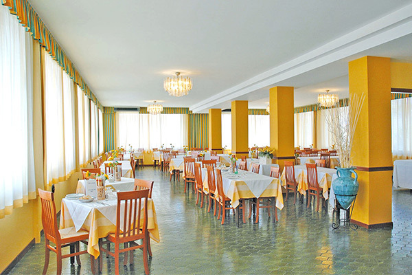 HOTEL MEDITERRANEO 3* - Lido di Savio (RA) Direttamente sul mare, ideale per famiglie