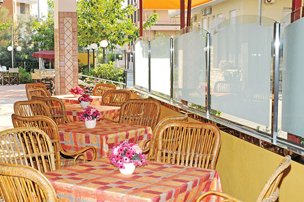 HOTEL MEDITERRANEO 3* - Lido di Savio (RA) Direttamente sul mare, ideale per famiglie
