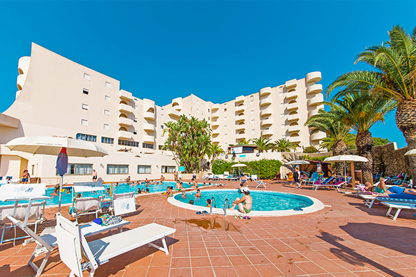 NICOLAUS CLUB PARADISE BEACH - Selinunte Moderno resort, a pochi passi da Budoni