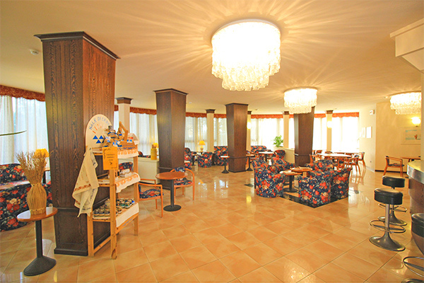HOTEL FENICE - Milano Marittima Essenziale, nella Movida Romagnola