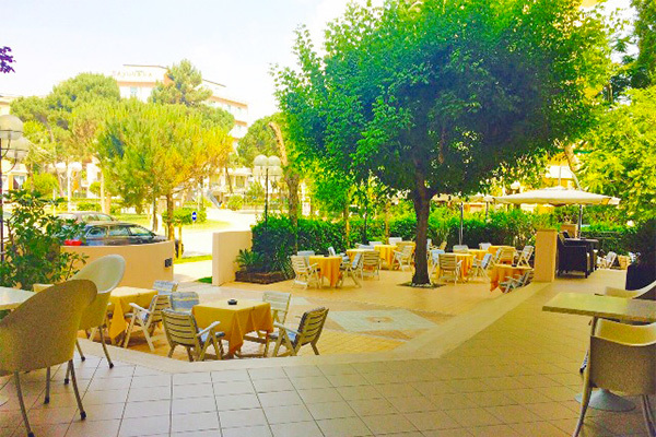 HOTEL FENICE - Milano Marittima Essenziale, nella Movida Romagnola