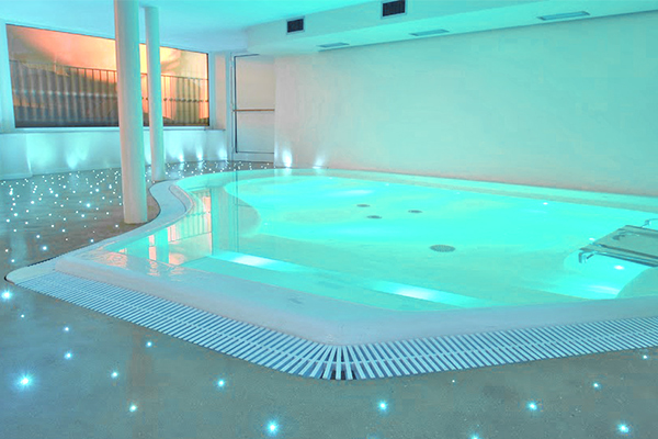 HOTEL MILTON - Rimini Ideale per famiglie, direttamente sul mare