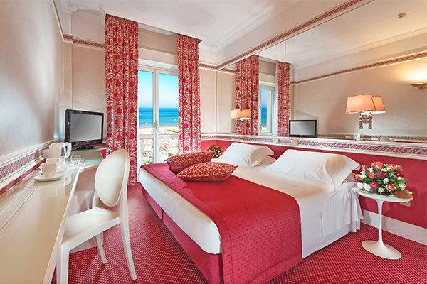 HOTEL MILTON - Rimini Ideale per famiglie, direttamente sul mare
