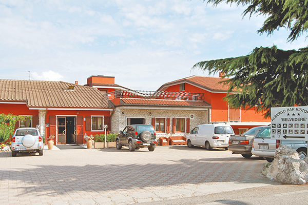 HOTEL BELVEDERE - San Zeno di Montagna In posizione panoramica