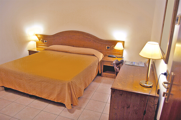 HOTEL BELVEDERE - San Zeno di Montagna In posizione panoramica