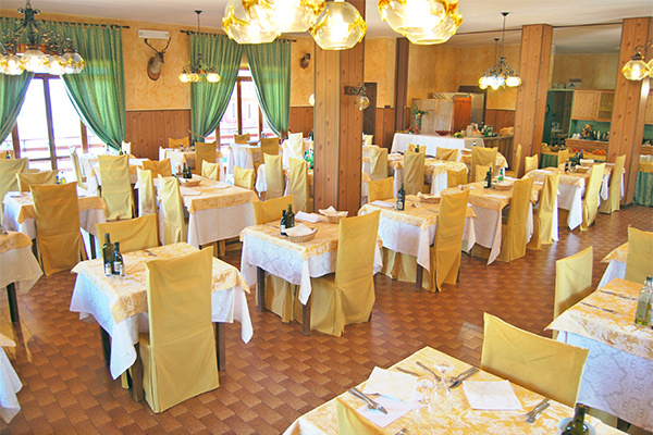 HOTEL BELVEDERE - San Zeno di Montagna In posizione panoramica
