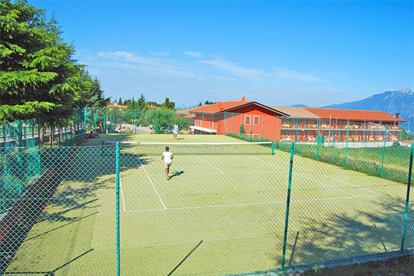 HOTEL BELVEDERE - San Zeno di Montagna In posizione panoramica
