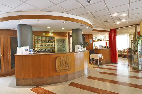 HOTEL EVEREST - Arco Accogliente hotel tra lago e montagna