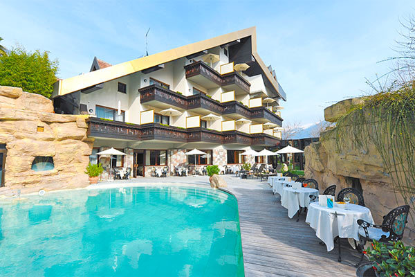 HOTEL VIER JAHRESZEITEN - Silandro Wellness in Val Venosta