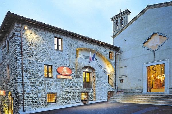 RELAIS LA CORTE DI BETTONA 4* - Bettona Suggestiva dimora del 1300, tra wellness e attività