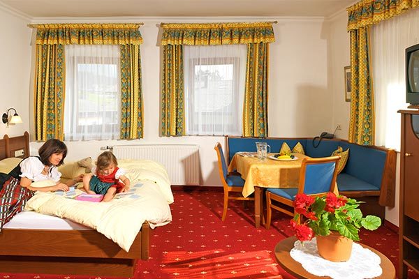 HOTEL RESTAURANT FELDWEBEL 4* - Tirolo - Soll Tra tradizione e modernità