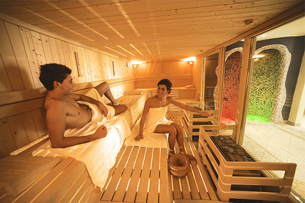 HOTEL ALPHOLIDAY DOLOMITI - Dimaro Accogliente 4* nella Val di Sole