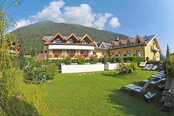 HOTEL ALPHOLIDAY DOLOMITI - Dimaro Accogliente 4* nella Val di Sole