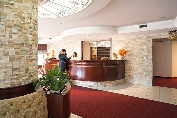 HOTEL ALPHOLIDAY DOLOMITI - Dimaro Accogliente 4* nella Val di Sole