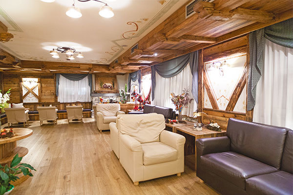 HOTEL ALPHOLIDAY DOLOMITI - Dimaro Accogliente 4* nella Val di Sole