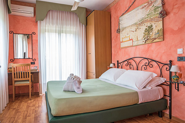 VILLA MORGANA RESORT & SPA - Messina In elegante villa, a 1 km dal mare
