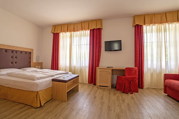 ALPEN HOTEL EGHEL 3*S - Soraga Wellness hotel 3*S in Val di Fassa