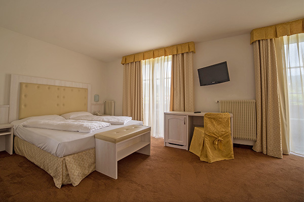 ALPEN HOTEL EGHEL 3*S - Soraga Wellness hotel 3*S in Val di Fassa