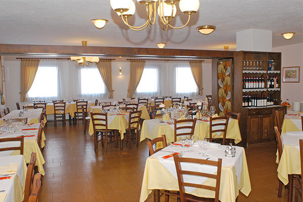 HOTEL ALASKA 3* - Lombardia - Livigno (SO) In posizione centrale, tra shopping e sport