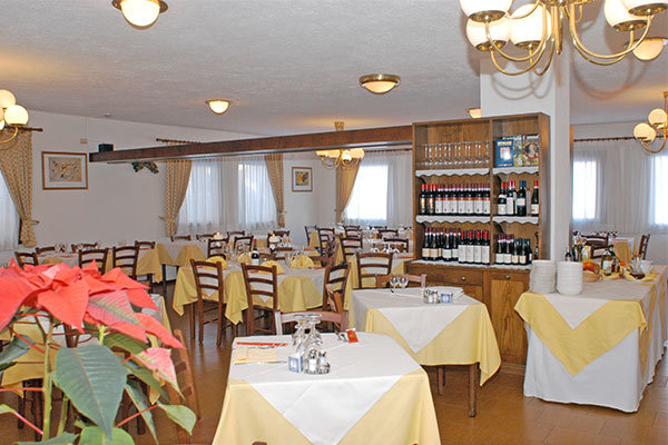HOTEL ALASKA 3* - Lombardia - Livigno (SO) In posizione centrale, tra shopping e sport