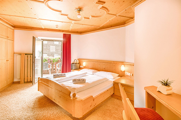 PICCOLO HOTEL GURSCHLER 3*S - Senales (BZ) Ai piedi del ghiacciaio della Val Senales
