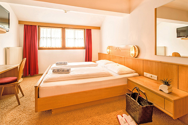 PICCOLO HOTEL GURSCHLER 3*S - Senales (BZ) Ai piedi del ghiacciaio della Val Senales