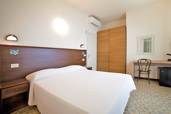 HOTEL METROPOL 3* - Pesaro (PU) Atmosfera familiare direttamente sul mare, con servizio spiaggia