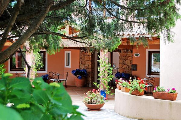 HOTEL VALDIOLA 3* - Arzachena (OT) Accogliente hotel 3* in Costa Smeralda