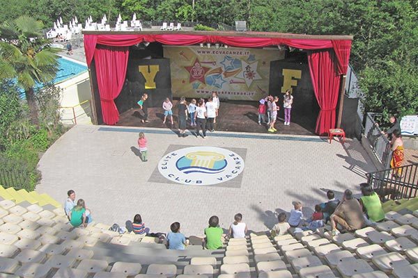 HAPPY CAMP NORCENNI GIRASOLE CLUB 4* - Figline Valdarno (FI) Nella splendida cornice del Chianti