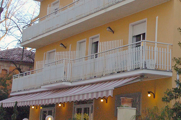 HOTEL AMICA 2* - Rimini (RN) Albergo storico a Marebello di Rimini
