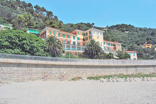 HOTEL DEL GOLFO 4* - Finale Ligure (SV) Direttamente sul mare
