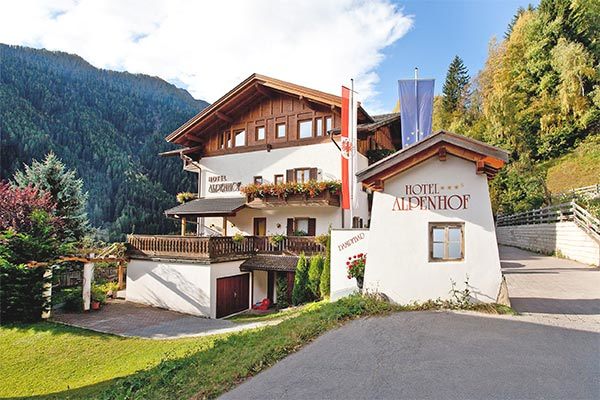 HOTEL ALPENHOF 3*S - Santa Valburga - Ultimo (BZ) Immerso nella natura