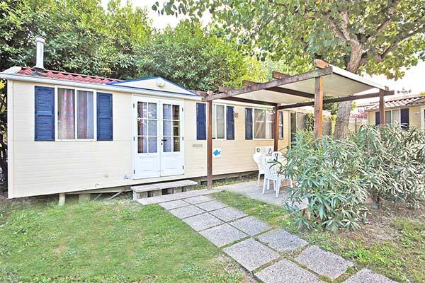 CAMPING SAN BENEDETTO VECCHIO MULINO 4* - Peschiera del Garda (VR) Soggiorno in riva al lago, con ingresso a Gardaland