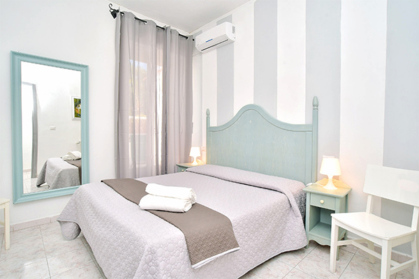 CHARME HOTEL LA VILLA TINA 3* - Ischia (NA) Luogo ideale per shopping e mare