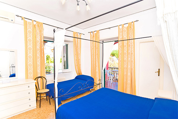 CHARME HOTEL LA VILLA TINA 3* - Ischia (NA) Luogo ideale per shopping e mare