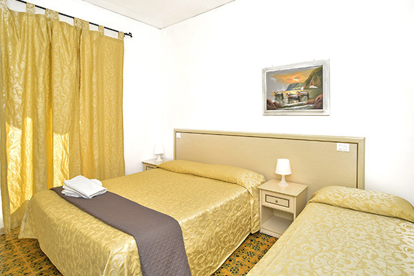 CHARME HOTEL LA VILLA TINA 3* - Ischia (NA) Luogo ideale per shopping e mare