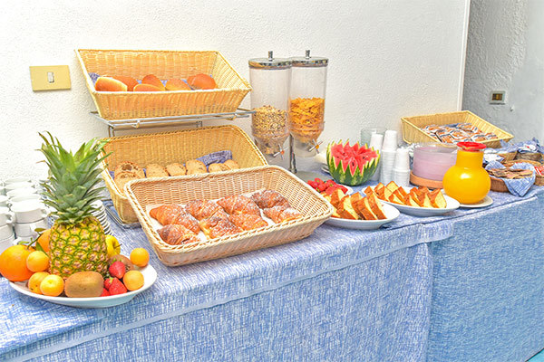 CHARME HOTEL LA VILLA TINA 3* - Ischia (NA) Luogo ideale per shopping e mare