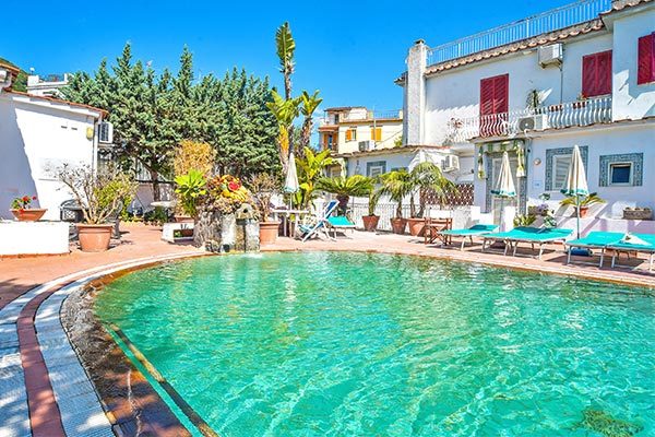 CHARME HOTEL LA VILLA TINA 3* - Ischia (NA) Luogo ideale per shopping e mare