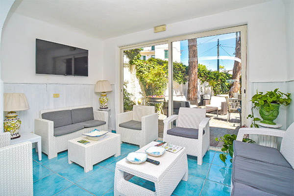 CHARME HOTEL LA VILLA TINA 3* - Ischia (NA) Luogo ideale per shopping e mare
