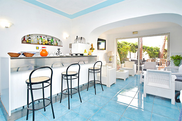 CHARME HOTEL LA VILLA TINA 3* - Ischia (NA) Luogo ideale per shopping e mare