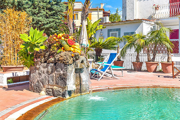CHARME HOTEL LA VILLA TINA 3* - Ischia (NA) Luogo ideale per shopping e mare