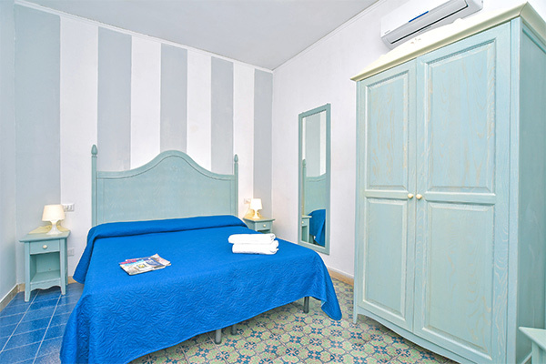 CHARME HOTEL LA VILLA TINA 3* - Ischia (NA) Luogo ideale per shopping e mare