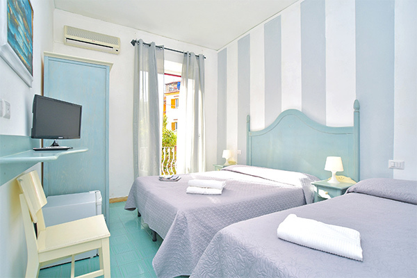 CHARME HOTEL LA VILLA TINA 3* - Ischia (NA) Luogo ideale per shopping e mare