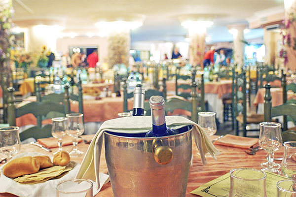 NICOLAUS FAMILY CLUB TORRE MORESCA 4* - Orosei (NU) Elegante e raffinato family hotel