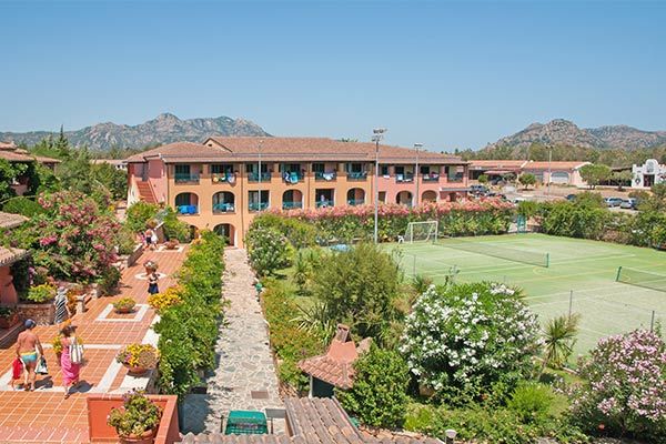 NICOLAUS FAMILY CLUB TORRE MORESCA 4* - Orosei (NU) Elegante e raffinato family hotel