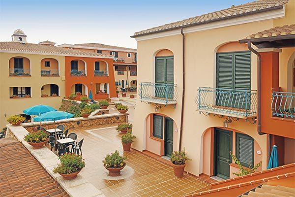 NICOLAUS FAMILY CLUB TORRE MORESCA 4* - Orosei (NU) Elegante e raffinato family hotel