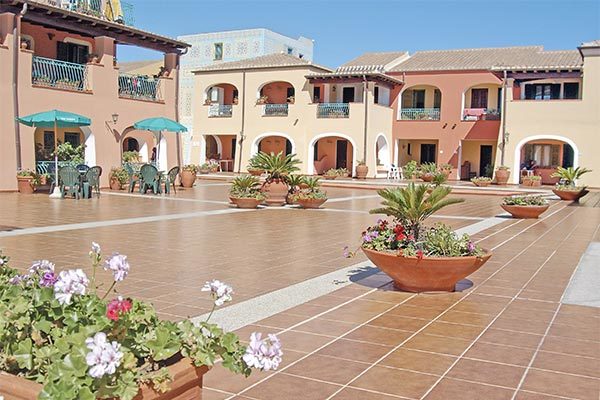 NICOLAUS FAMILY CLUB TORRE MORESCA 4* - Orosei (NU) Elegante e raffinato family hotel