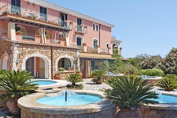 NICOLAUS FAMILY CLUB TORRE MORESCA 4* - Orosei (NU) Elegante e raffinato family hotel